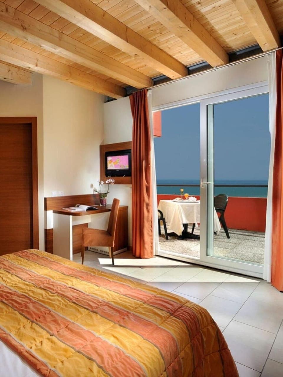 Minibar, in-room safe, desk, free WiFi