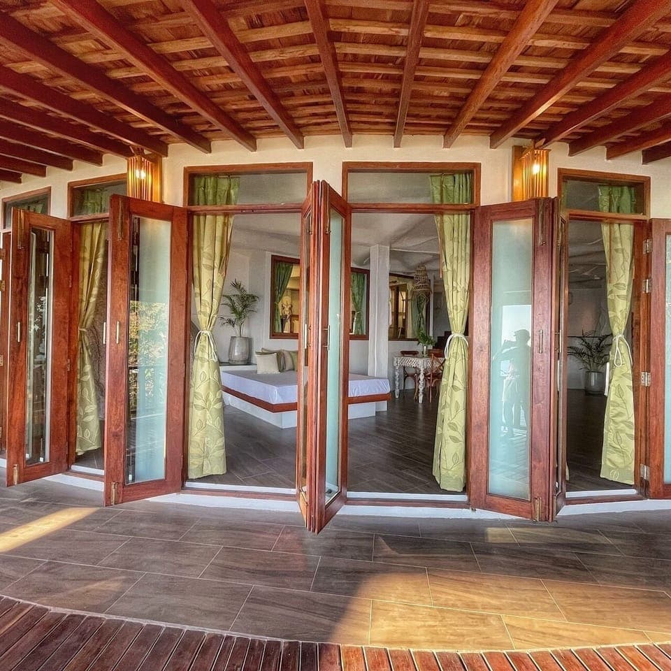 Luxury Suite, Balcony, Ocean View | In-room safe, blackout drapes, free WiFi