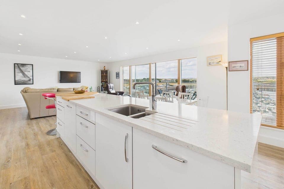 Becalmed, Amble - Host & Stay