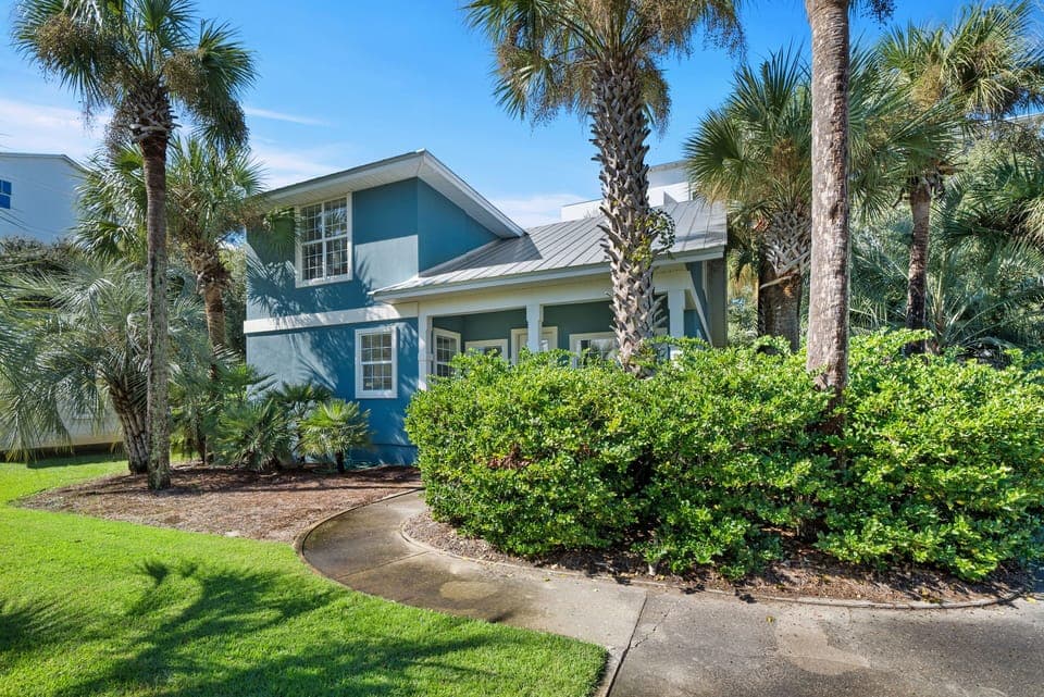 Blue Palm | Front of Property