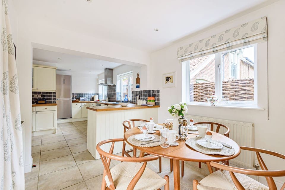 looking through to kitchen