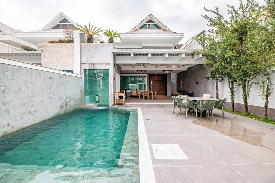 Outdoor pool, sun loungers