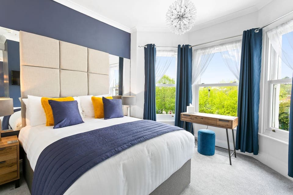 Executive Suite, Ensuite (The Torre Suite) | Iron/ironing board, free WiFi, bed sheets