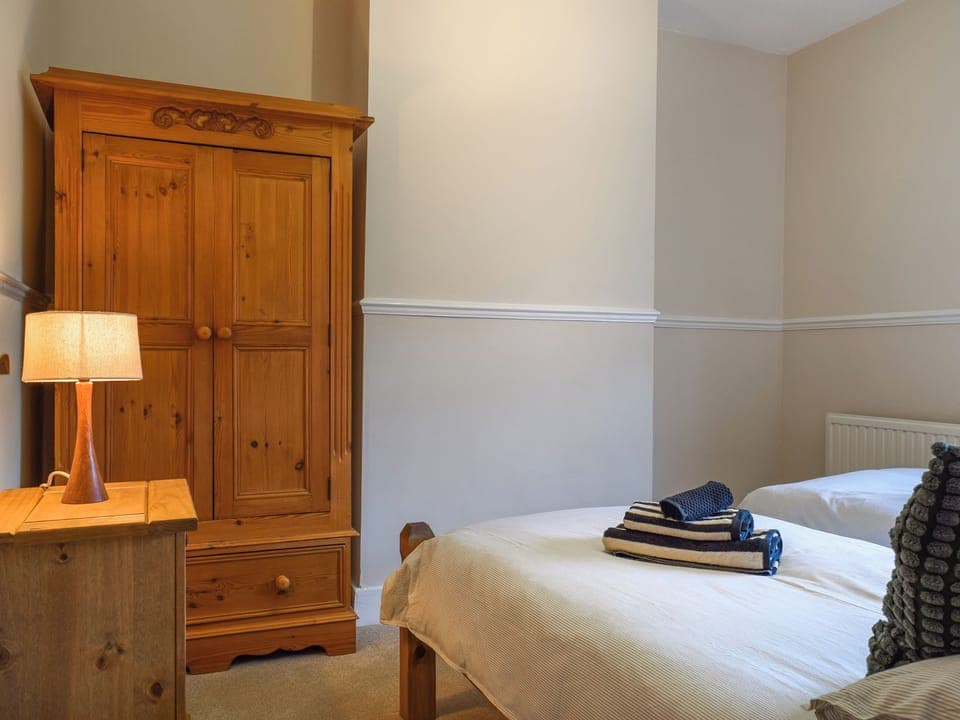 Twin bedroom | Queens Manor, Kingsthorpe, near Northampton