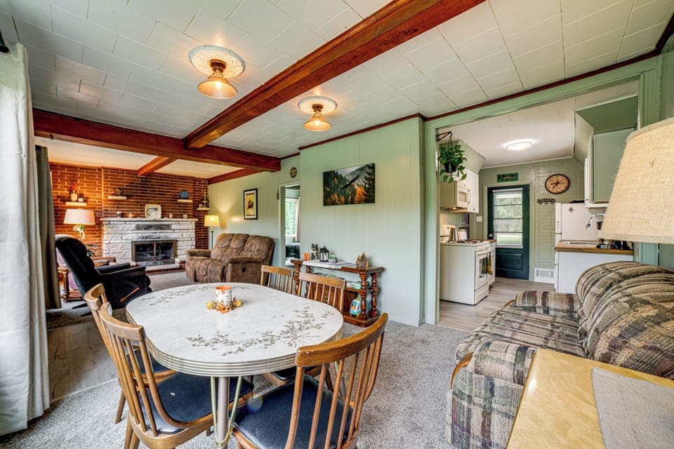 Living Room | Free WiFi | Central Heating | Smart TV | 1st Floor