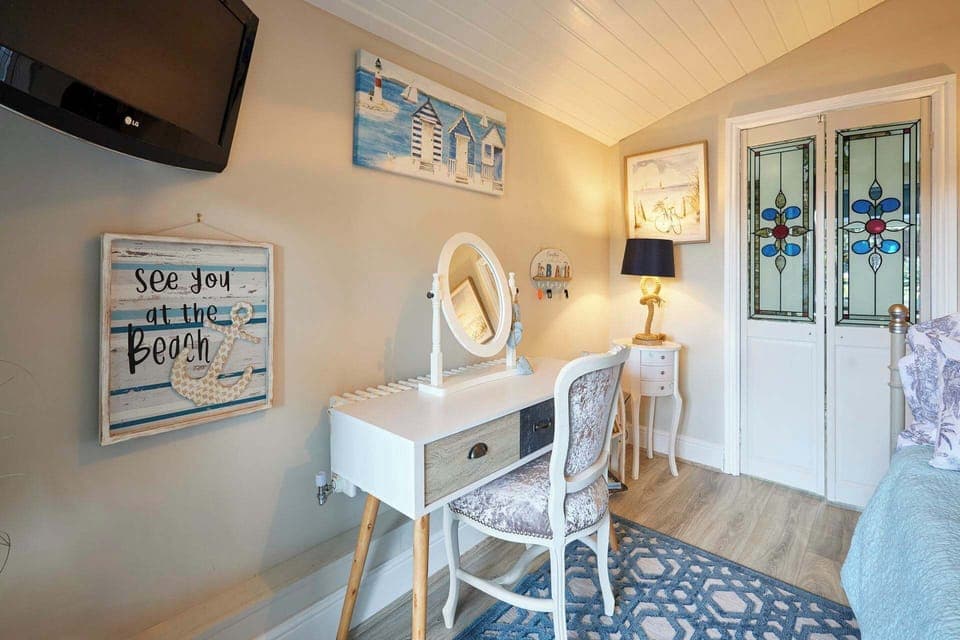 The Cheeky Squirrel, New Brighton - Host & Stay