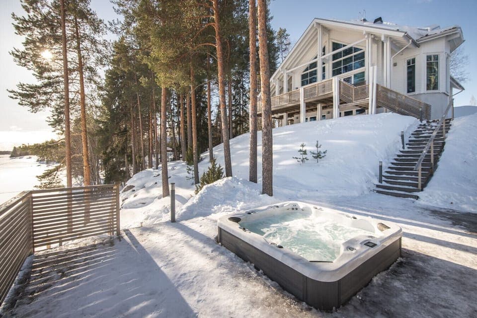 Enjoy a private, warm soak in the lakeside jacuzzi after a long day on the Tahko ski slopes.