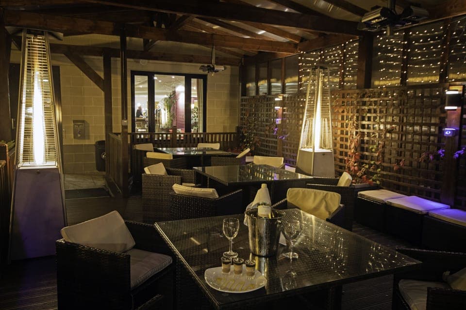 Lunch and dinner served