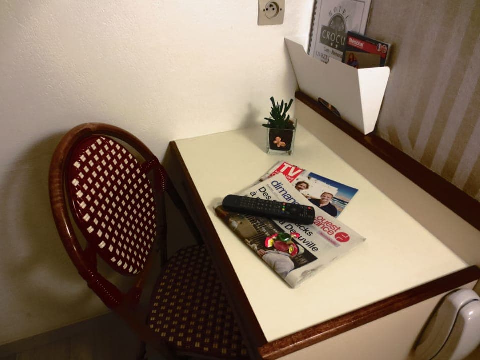 Economy Double or Twin Room, Multiple Bedrooms | Desk, blackout drapes, free WiFi, bed sheets