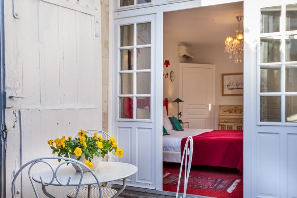 Comfort Double Room | Hypo-allergenic bedding, minibar, in-room safe, individually decorated