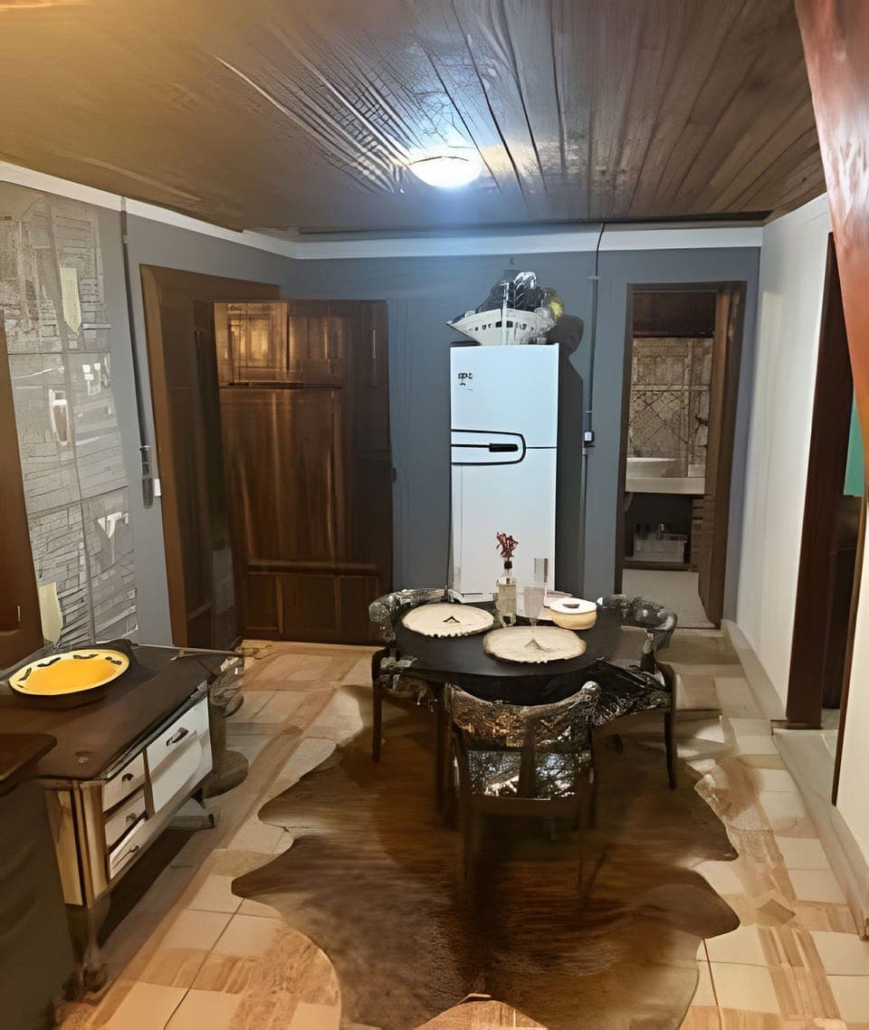 Chalet, 2 Bedrooms, Mountain View | Dining