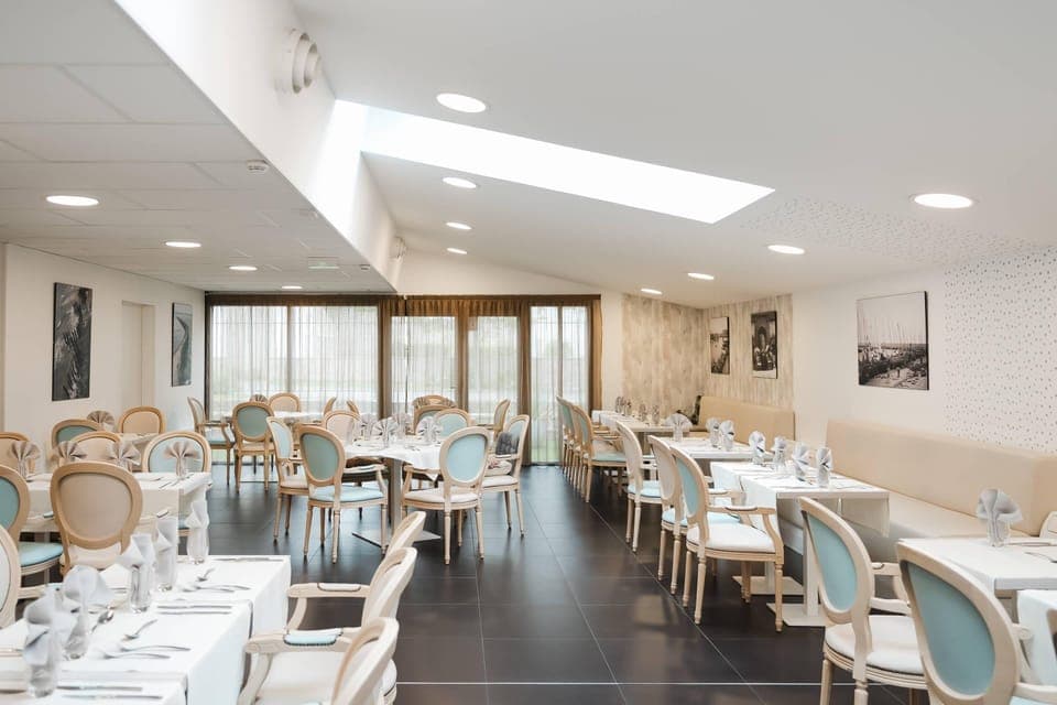 Daily continental breakfast (EUR 12.90 per person)