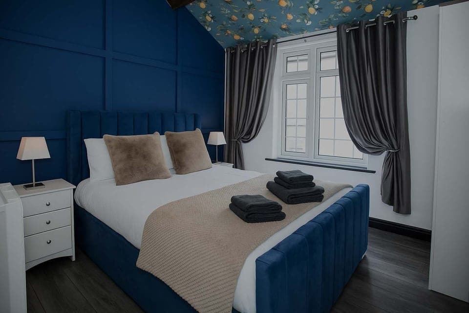 King Size Bed with Crisp Linen and Fluffy Towels 