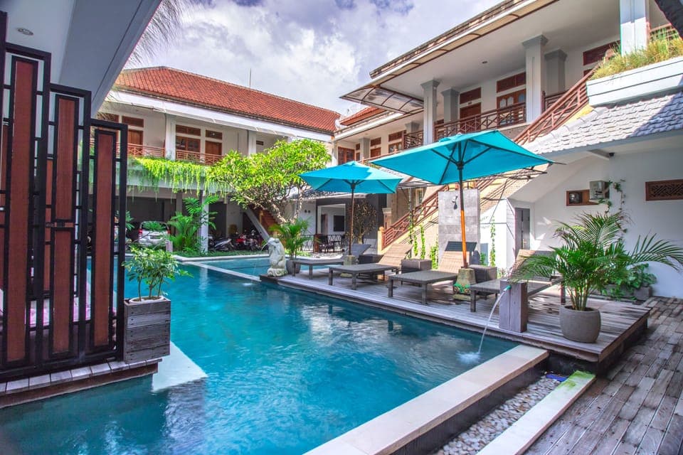 Outdoor pool, sun loungers