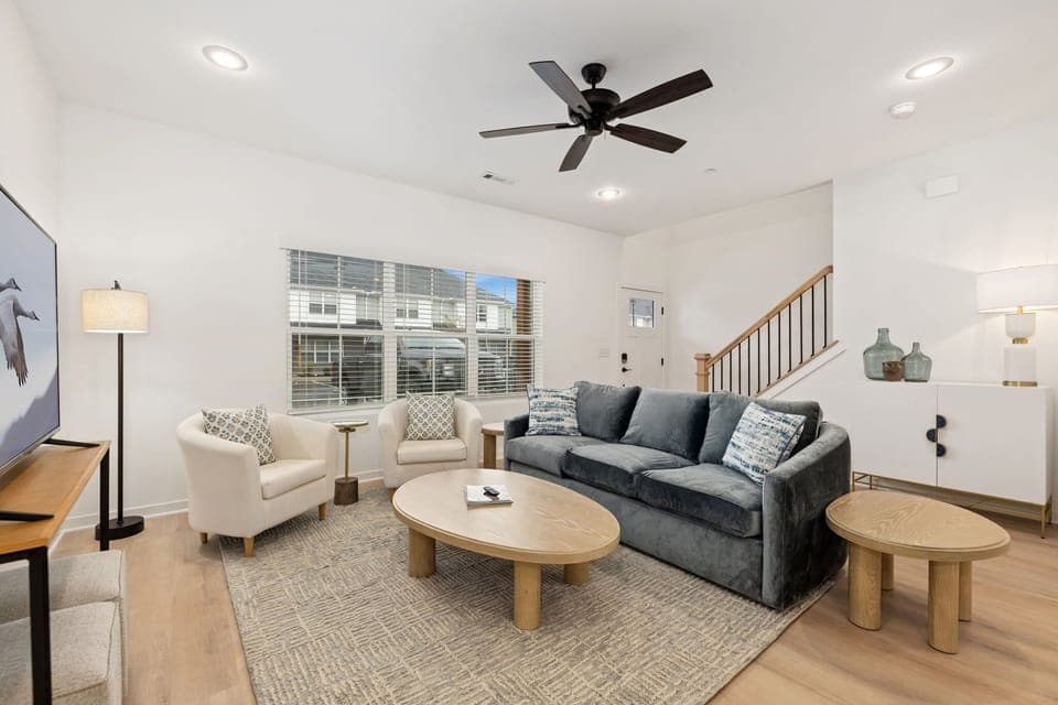 Live like a Fayetteville local at Home Base! With Baum Walker Field just 1 mile away, you can catch all the thrilling Razorback baseball action or adventure out a little further to explore the vibrant U of A campus and downtown Fayetteville scene.