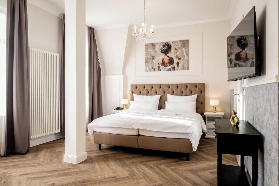 Panoramic Suite, Balcony, River View | Premium bedding, in-room safe, desk, laptop workspace