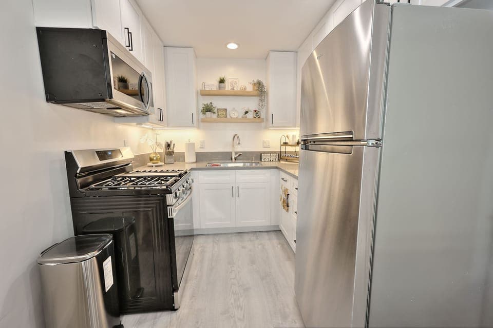 Modern Kitchen, New Appliances, Cabinets, Quartz Counter, 