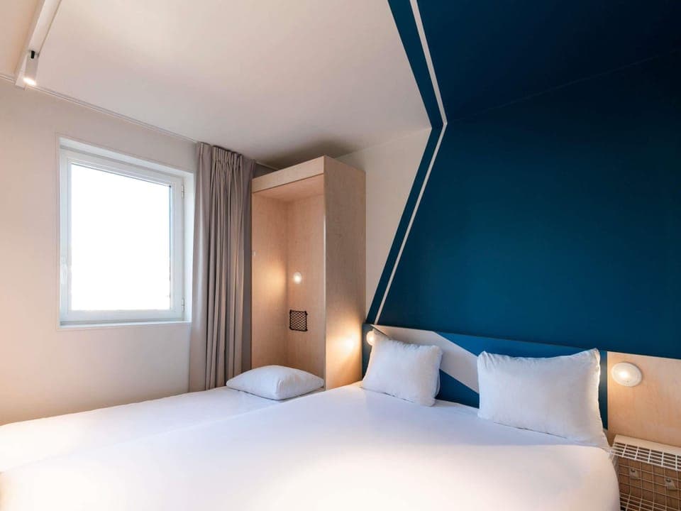 Room (with 1 Double Bed and 1 Fold-down Bed) | Soundproofing, free WiFi, bed sheets