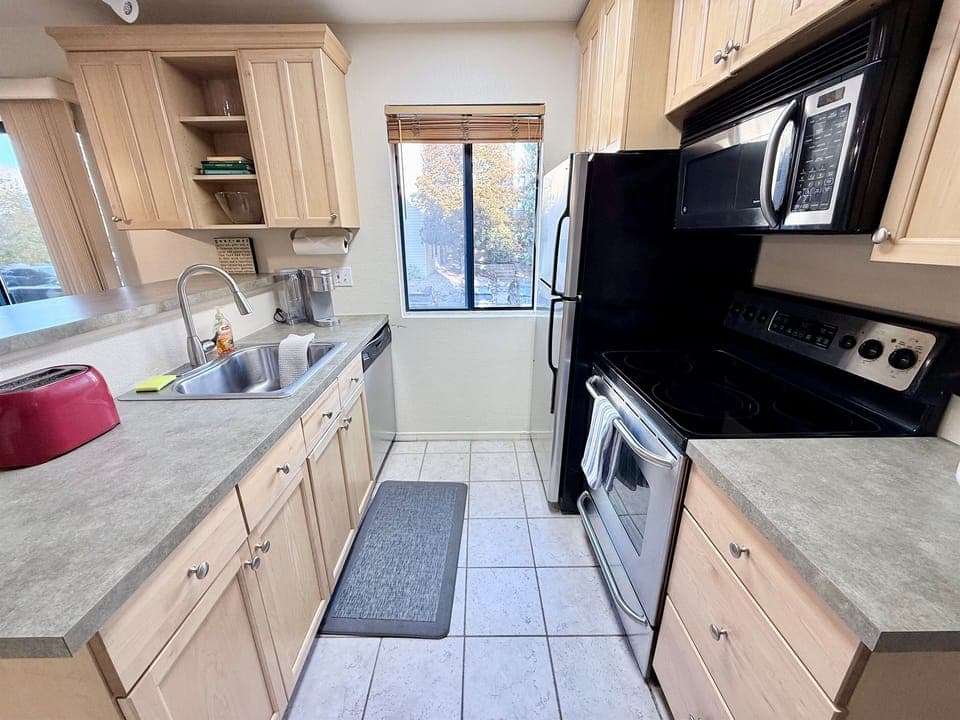 Full kitchen