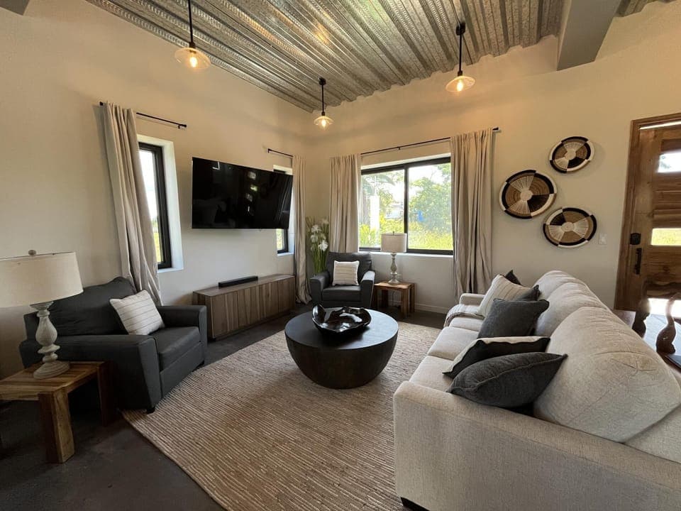 Emerald Blue Villa - Modern 2BR w/ Rooftop & Pool (5083)