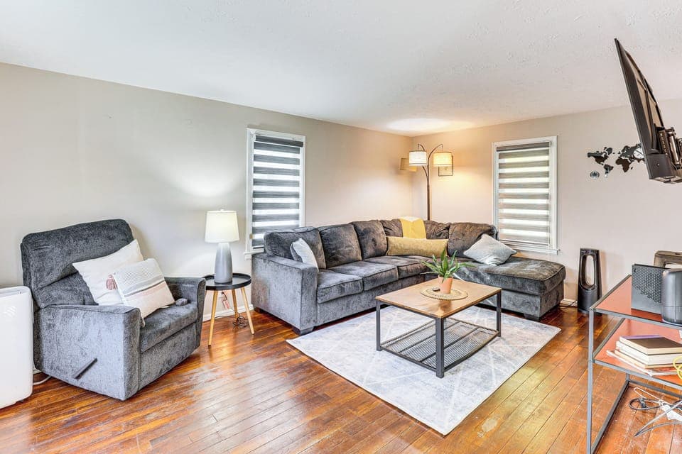 Youngstown Vacation Rental | 2BR | 1BA | Stairs Required | 936 Sq Ft