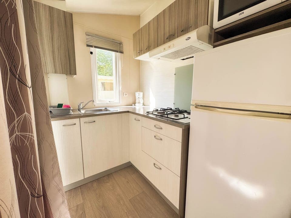 Cottage, 2 Bedrooms | Private kitchen | Microwave, highchair, cookware/dishes/utensils