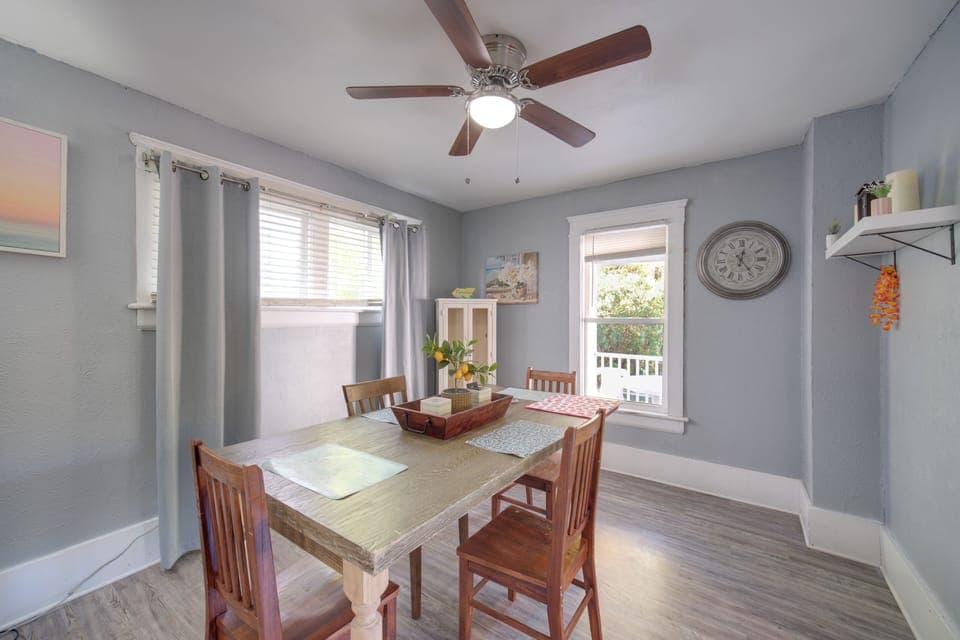 Dining Area | Dishware/Flatware Provided | 1st Floor