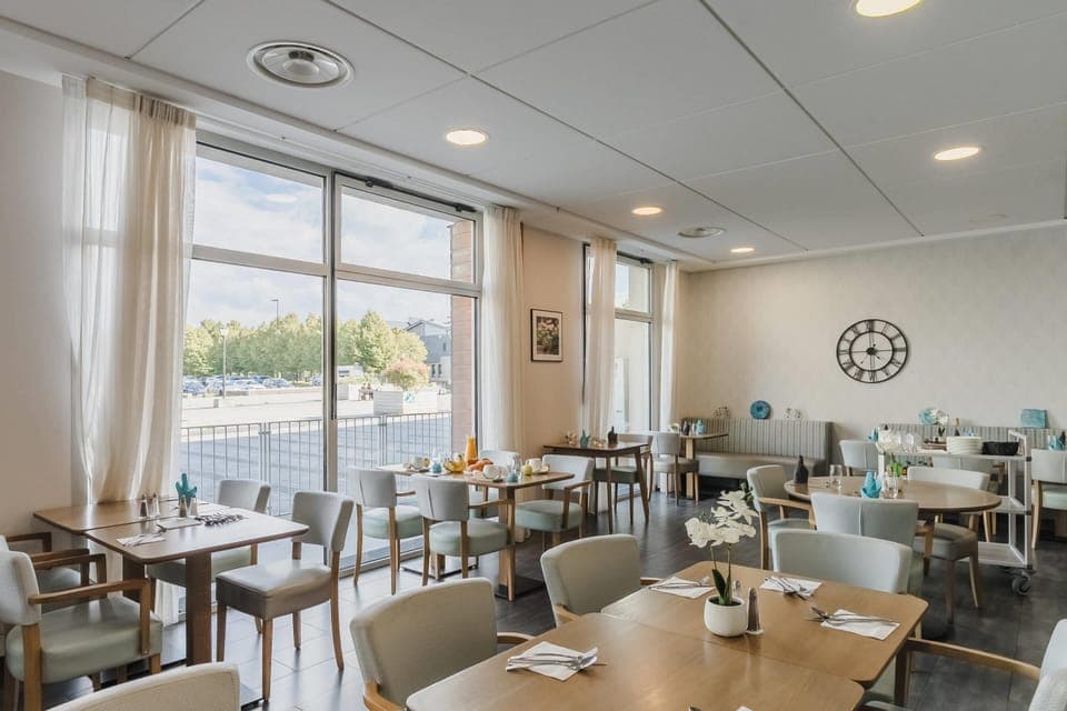 Daily continental breakfast (EUR 12.90 per person)