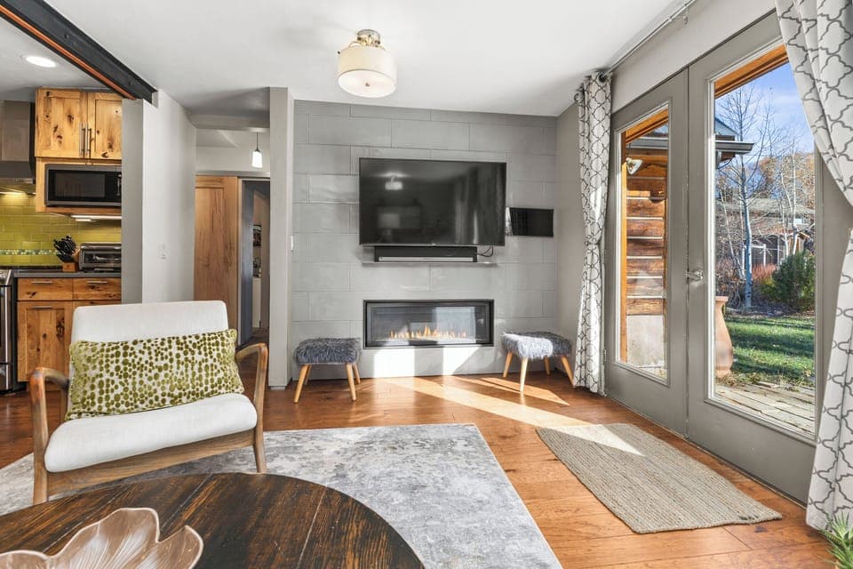 Living Room | Smart TV