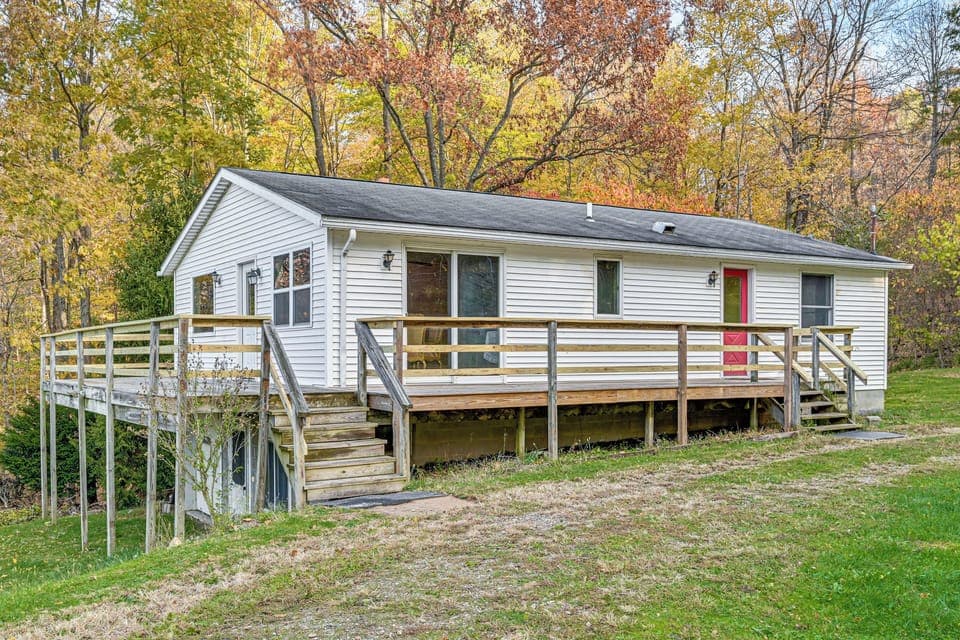 Lakeville Vacation Rental | 2BR | 1BA | Steps to Enter | 1,400 Sq Ft