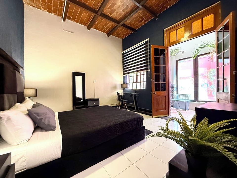 Double Room, Shared Bathroom | Free WiFi