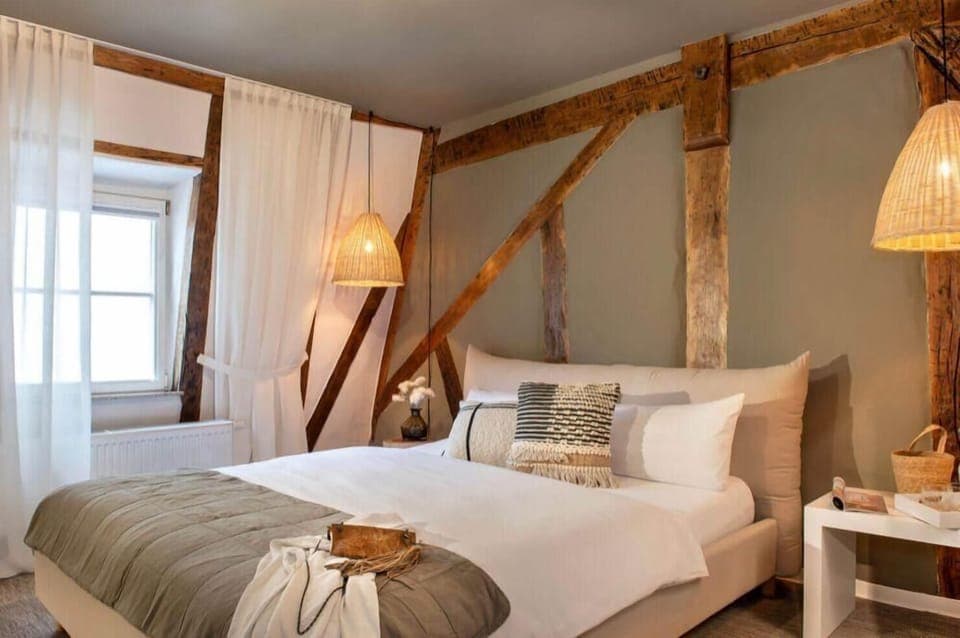 Desk, laptop workspace, free WiFi