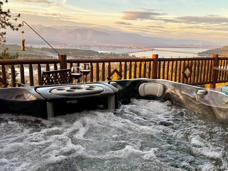 Hot Tub with a view - Hot Tub with stunning views for miles