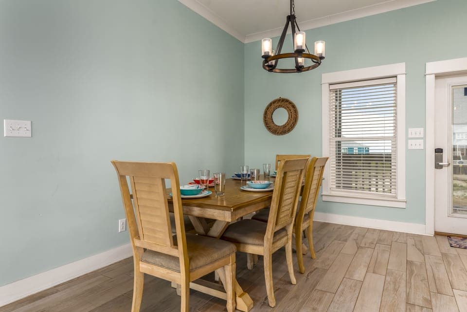 House, 4 Bedrooms | Dining