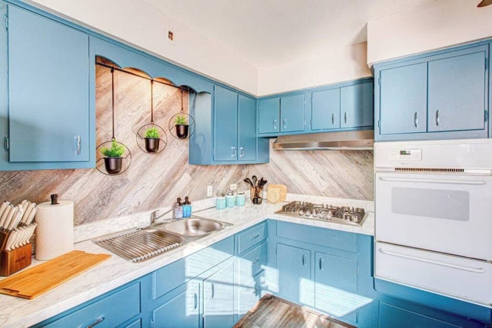 [Full Kitchen]