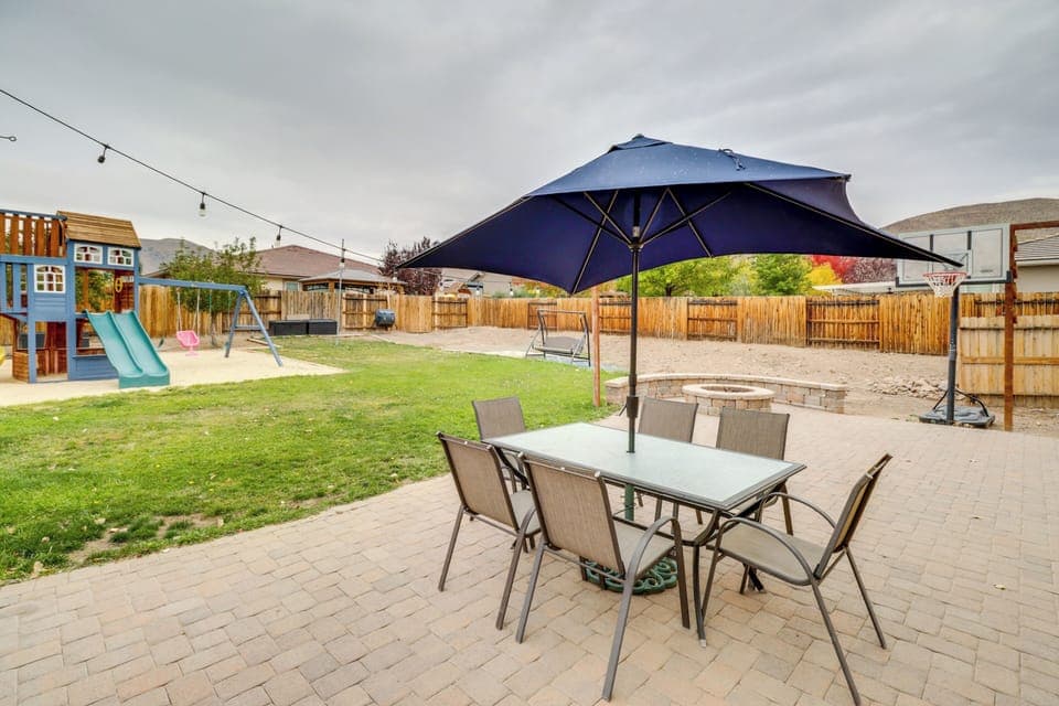 Reno Vacation Rental | 4BR | 3BA | 2,896 Sq Ft | Small Step to Enter