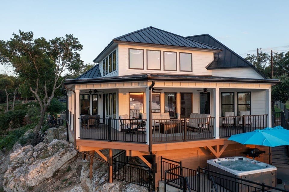 Covered deck + hot tub + Canyon Lake views