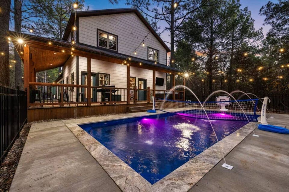 Welcome to your private oasis at   Poolside Par-Tee  . This luxury cabin rental features a stunning private pool equipped with built-in pool volleyball and basketball for hours of family fun. Whether you’re lounging on the tanning ledges or opting for poo