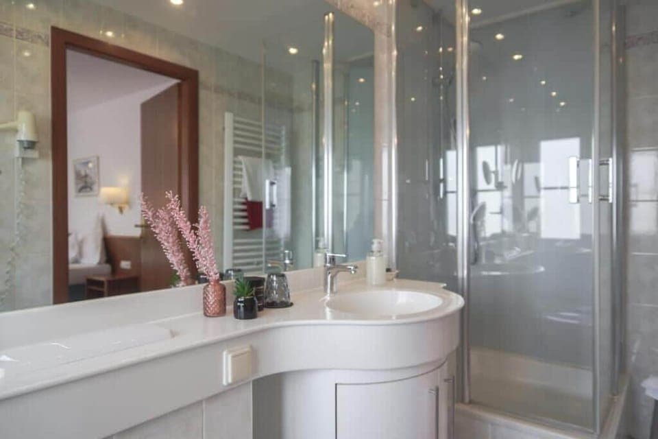 Premium bedding, in-room safe, desk, laptop workspace