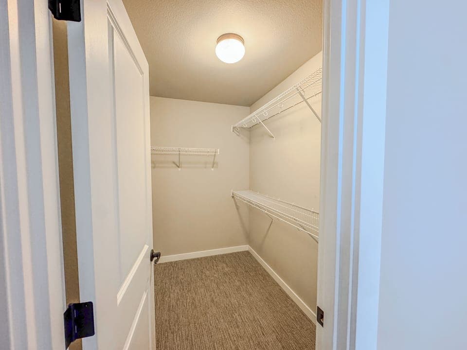 Bedroom 3 - walk-in closet