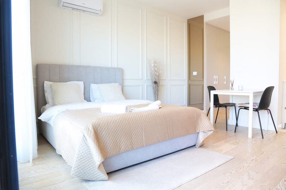 Junior Studio Suite, Patio, City View | Living area