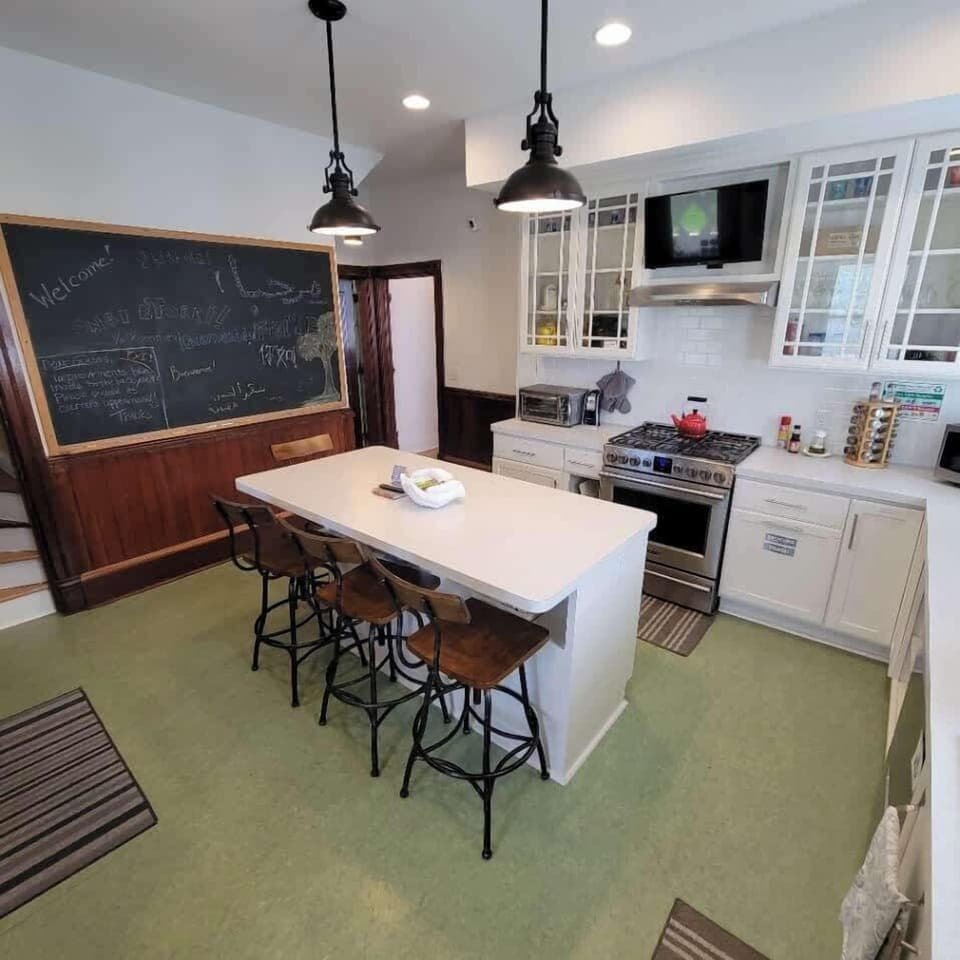 Our guests love the giant blackboard and the smart tv in the kitchen!