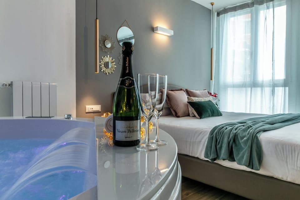 Deluxe Suite | Jetted tub