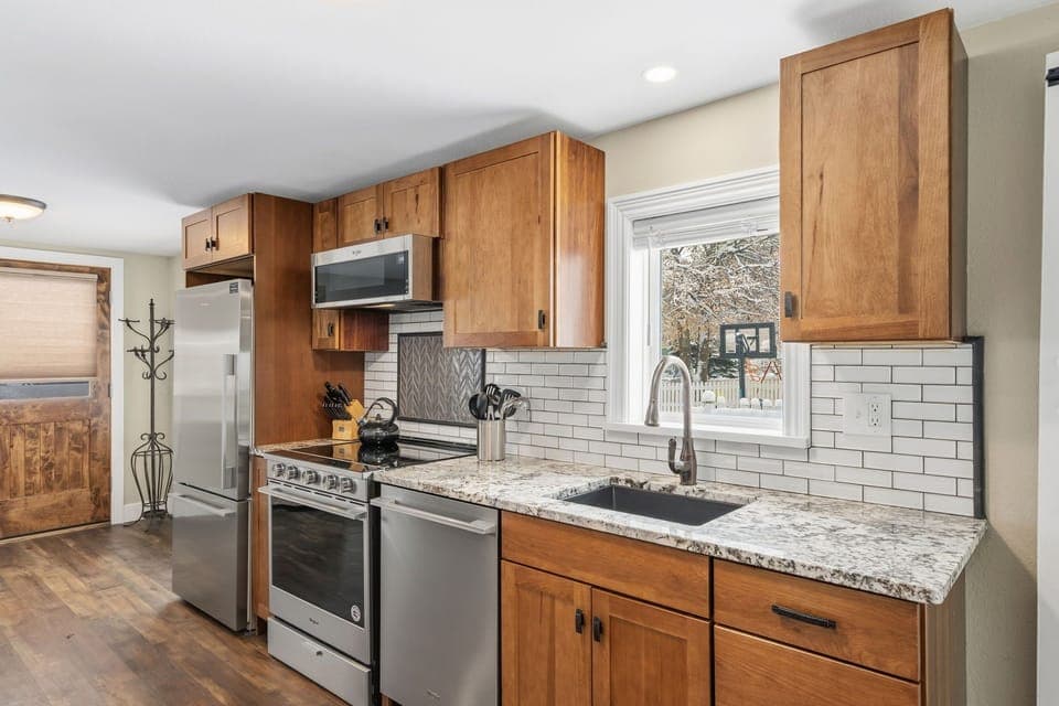 Fully-equipped Kitchen with Stainless Steel Appliances | Everything you need for a comfortable stay!