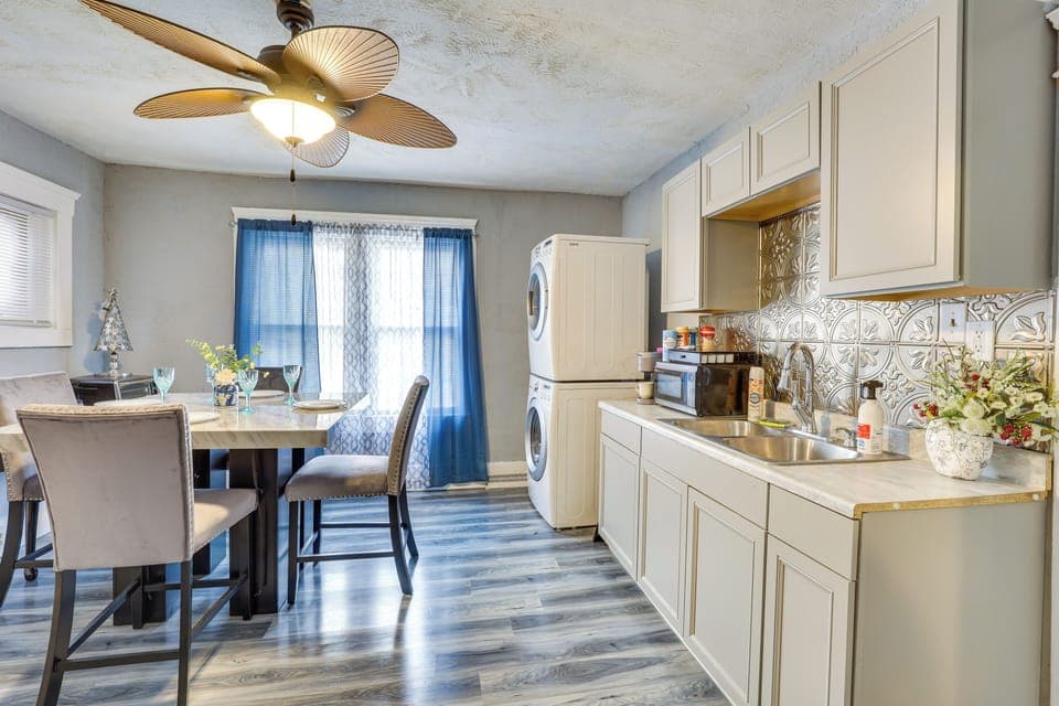 Dining Area & Kitchen | Washer & Dryer | Keurig Coffee Maker | Toaster