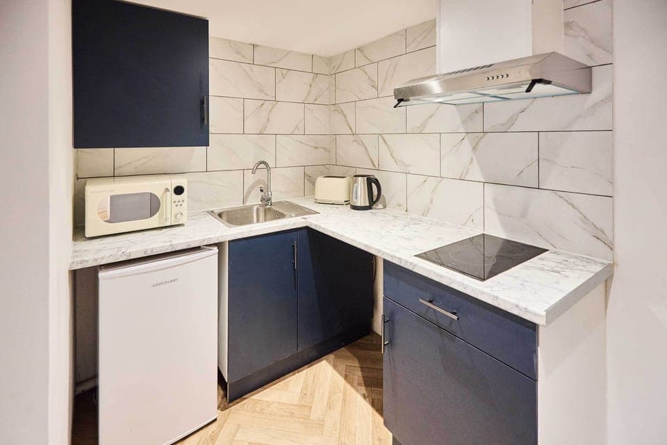 Emporium Basement Apartment, Nottingham - Host & Stay