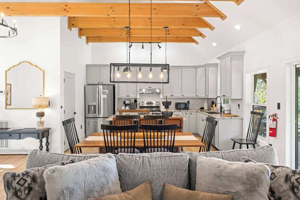 Open-concept living, dining, & kitchen with vaulted ceilings & stunning views!