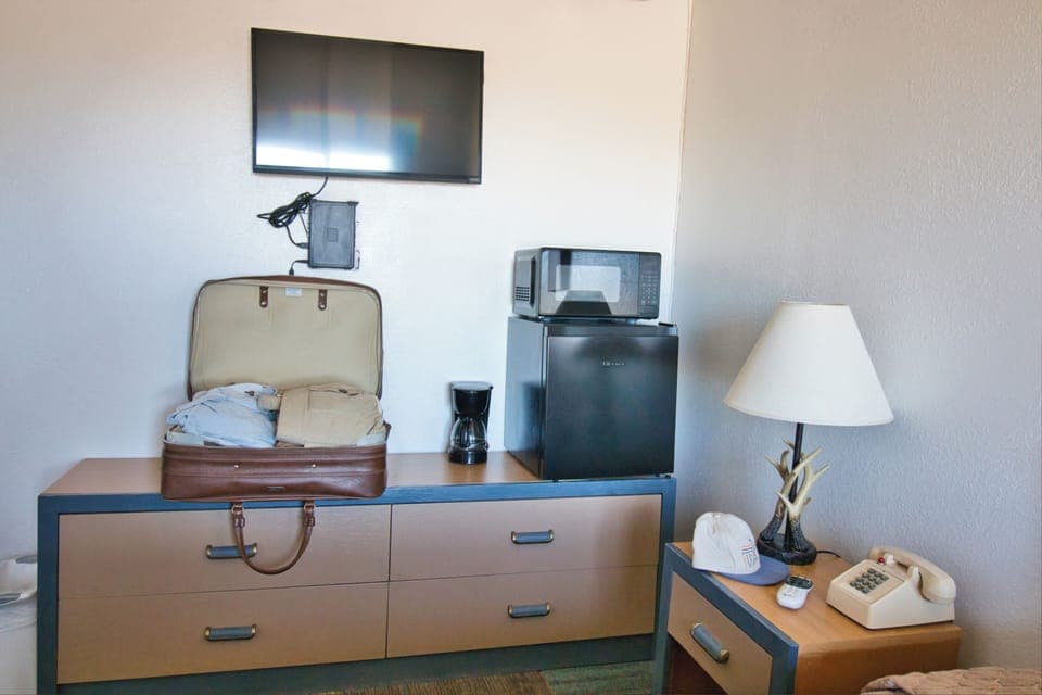 Laptop workspace, free WiFi, bed sheets