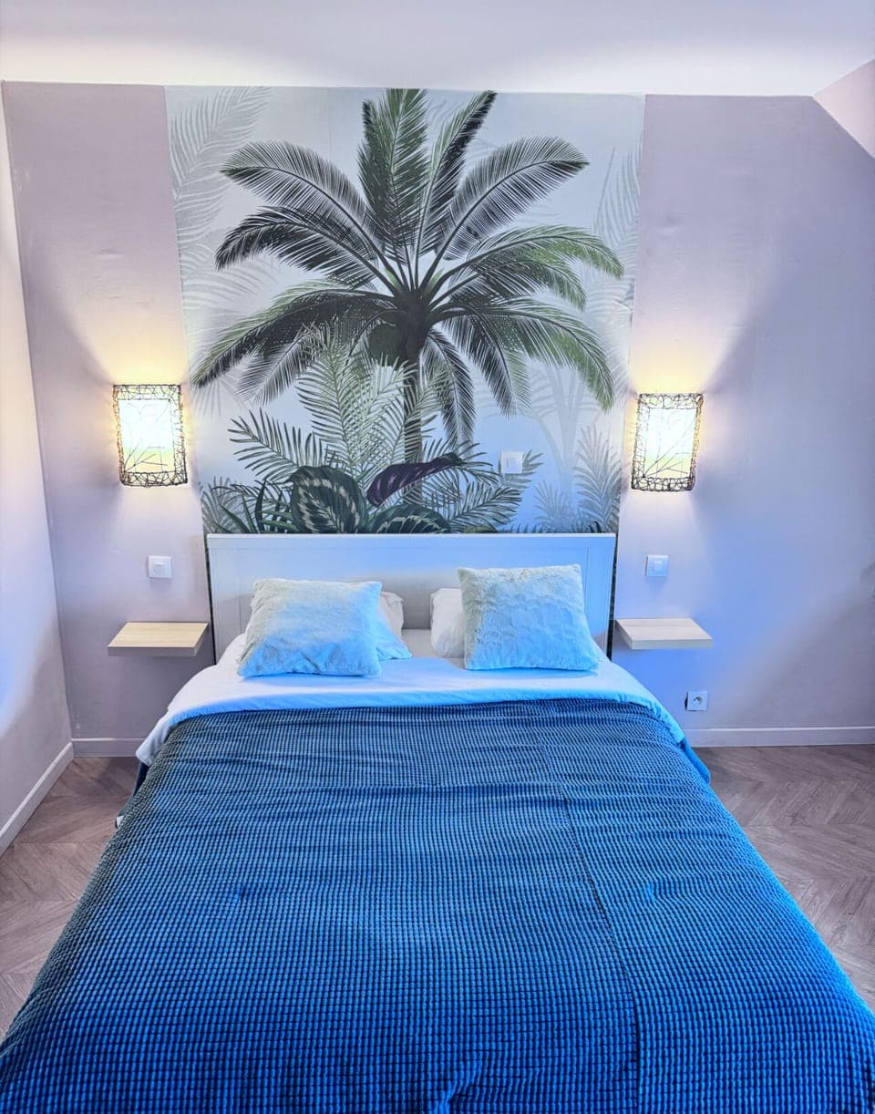 House | Blackout drapes, soundproofing, iron/ironing board, free WiFi