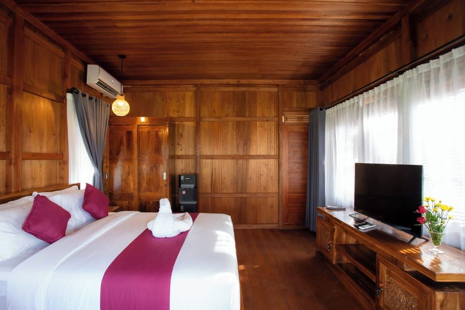 Superior Villa, Balcony, Garden View | Iron/ironing board, free WiFi, bed sheets